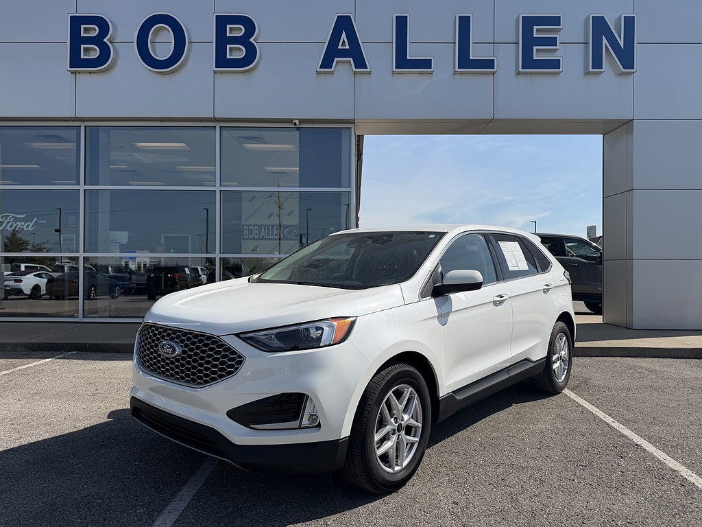 2023 Ford Edge SEL in Star White Metallic Tri-Coat — front three-quarter view